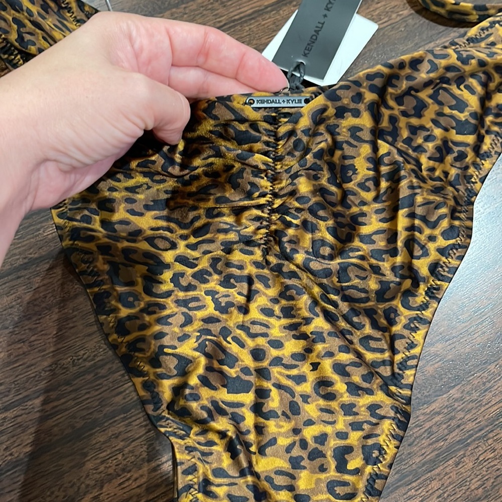 Kendall + Kylie Leopard bikini - Picture 6 of 9